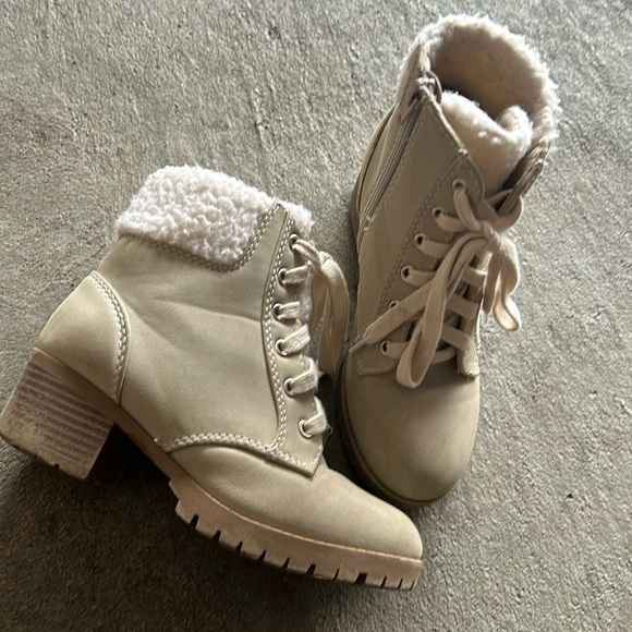 Kids beige boots - Picture 1 of 6